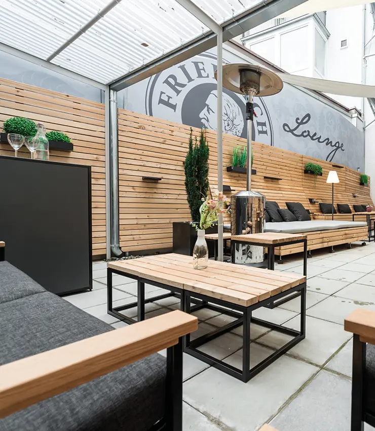 Die Friedrich Lounge im ruhigen innenhof